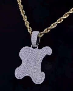 Pendentif personnalisé unisexe Hip Hop en argent sterling 925 avec lettres, chiffres, nom, initiale ou logo, serti de moissanite taille brillant, finition dorée - Product Image 1