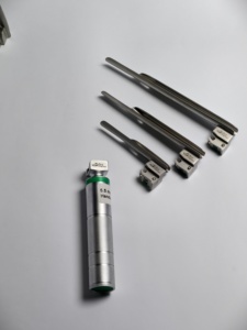 VITRA F.O. Lames de laryngoscope Miller 1 à 3 et poignée |   Laryngoscopes pédiatriques et pour adultes en acier inoxydable de qualité médicale - Product Image 2
