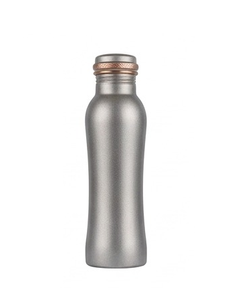 Botellas de cobre de estilo único en color plateado metálico, de lujo para el hogar y fáciles de transportar. - Product Image 1