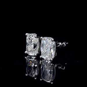 Pendientes de oro blanco macizo de 14 quilates con diamante de laboratorio D VVS de corte cojín y diseño de 4 puntas para uso diario de mujer - Product Image 4