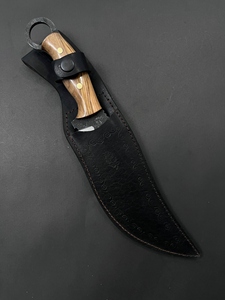 Cuchillo de Caza de Hoja Fija para Camping, Acero Forjado 5160, Borde Parcialmente Serrado, Multifunción, Mango de Madera de Olivo, Funda de Cuero - Product Image 6