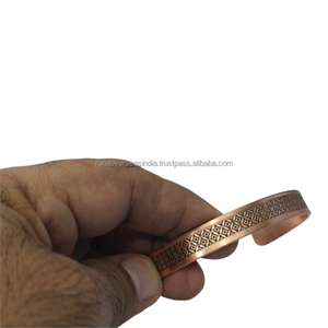 Brazalete Abierto Ajustable de Cobre Puro Hecho a Mano con Patrón Decorativo, Joyería de Moda Estilo Vintage para Hombres y Mujeres, Regalo - Product Image 1