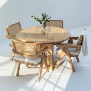 Table à manger ronde en bois Vandana Aureo Radiant Harmony avec design de pieds croisés en rotin - Product Image 3