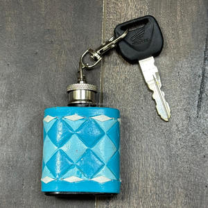 Wholesale Portable Mini Hip Flask with Checkered Leather Cover Keychain Clip Pocket Bottle Compact Travel Gift for Men Women - Product Image 4