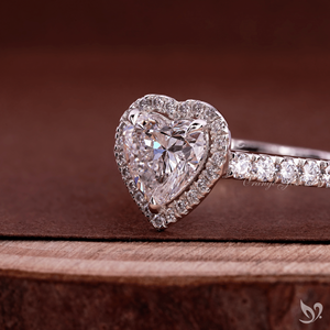 Anillo de Compromiso con Diamante de 1 Quilate en Forma de Corazón con Halo, Piedra Cultivada en Laboratorio, Banda Brillante con Pavé, Oro Blanco - Product Image 2