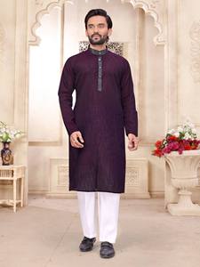 Ensemble de vêtements de fête de luxe pour couple avec kurta-pyjama en lin respirant et sari coordonné pour femme - Product Image 2