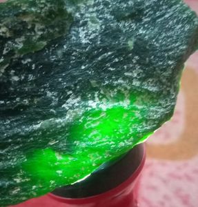 Nefrita Verde de Pakistán, Jade en Bruto para Joyería, Formas Mixtas Tipo Tablero de Ajedrez, 1-100kg+, 100% Natural, Grado AAA - Product Image 3