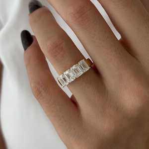 Bague en diamant de laboratoire taille émeraude 2 carats, bague à quatre pierres, bague d'anniversaire en diamant, bague demi-éternité en or 14 carats - Product Image 1