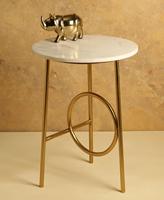 Table d'appoint moderne avec plateau rond en marbre et base géométrique en laiton, décoration intérieure pour salon