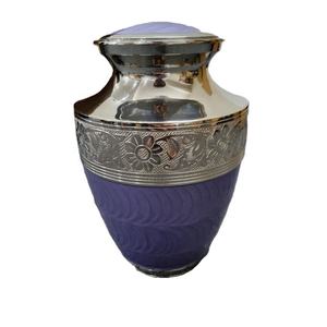 Urne funéraire en laiton pour adulte, design écologique et biodégradable, options personnalisables, construction durable, 220 pouces cubes - Product Image 1