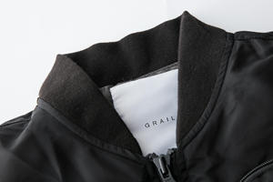 Chaqueta Bomber Clásica de Satén Negra Personalizable para Hombre, Estilo Varsity, Otoño-Invierno, Casual, Corta, Oversize, con Bolsillos Personalizables - Product Image 4