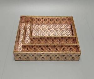 Plateau de service rectangulaire en bois émaillé doré imprimé, prix de gros, fabricant d'Inde, nouveau style, plateau de service fait main - Product Image 1