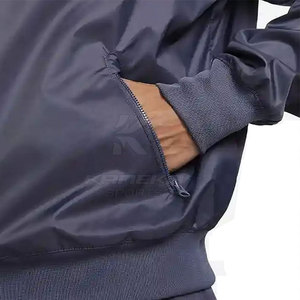 Veste d'hiver active moderne à capuche avec logo frontal, écologique et respirante, en tissu 100 % polyester pour la marche en extérieur - Product Image 6