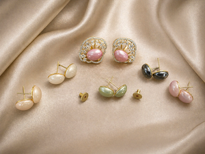 ELVORA GEMS Pendientes con forma de flor y perlas de imitación rosas, pendientes de grado clásico chapados en oro de 18 quilates, joyería de boda de lujo para mujer - Product Image 6