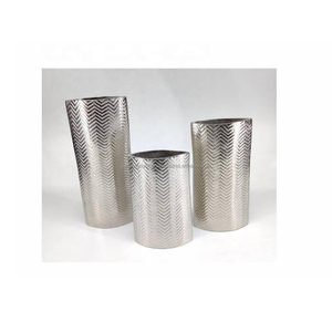 Florero de mesa moderno Florero de aluminio fundido Decoración de acabado áspero Florero Sala de estar Decoración para el hogar por Azora Industries - Product Image 6