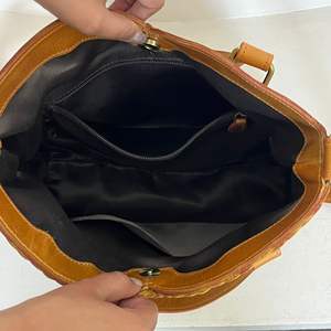 Sac fourre-tout en cuir repoussé style occidental fait main avec fourrure de vache, nouveau design de luxe en forme de cœur, sacs à bandoulière pour femmes 2026 - Product Image 6