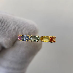 แหวนแซฟไฟร์ทรงรีห้าเม็ด ดีไซน์หรูหรา เงินแท้ 925 ชุบทอง 14K แหวนขอแต่งงาน - Product Image 1