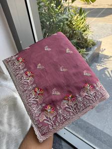 Sari de luxe brodé pour femme, en soie douce, pour l'hiver et l'été, idéal pour les fêtes, avec bordure richement brodée de sequins, ensemble de mariage indien - Product Image 2