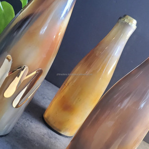 Botellas de Cuerno de Búfalo Hechas a Mano Ecológicas al Mejor Precio con Tapa Metálica Aptas para Lavavajillas para Almacenar Agua, Licores y Bebidas para Fiestas - Product Image 5