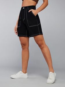 Shorts en jean noir décontractés, coupe ample, écologiques, en coton lavé, pour femmes, longueur genou. - Product Image 3