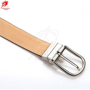 Ceinture en cuir pour homme, fabriquée en cuir robuste avec boucle réglable, parfaite pour les affaires et l'usage quotidien. - Product Image 2