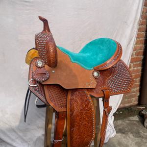 Ensemble de selle en cuir western avec décorations de barrel racing haut de gamme, en bois |   Quincaillerie en acier inoxydable façonnée à la main, couleur et taille personnalisables - Product Image 2