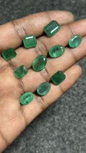 Émeraude naturelle taillée en facettes, pierre précieuse non montée |   Pierres d'émeraude vertes de qualité supérieure pour la fabrication de bijoux |   Approvisionnement en gros, vente en vrac - Product Image 1