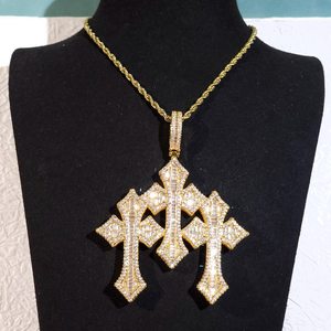 Colgante de Cruz con Piedras de Moissanita VVS Redondas y Baguette, Plata 925 con Baño de Rodio, Amuleto Religioso Unisex - Product Image 3
