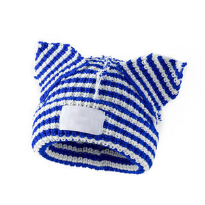 Bonnet tricoté unisexe en acrylique avec impression numérique cochon mignon, chaud pour l'hiver, couvre-oreilles classique - Product Image 4