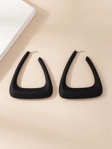 Boucles d'oreilles en résine faites à la main pour femmes, bijoux légers et colorés au design artistique unique, pour occasions décontractées et fêtes - Product Image 1