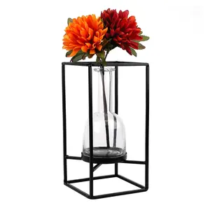 Vase à fleurs en fer doré de luxe pour décoration intérieure haut de gamme, vase décoratif doré pour projets de grande envergure - Product Image 2