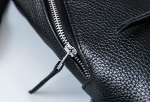 Mini Mochila de Cuero Genuino con Logotipo Personalizado para Mujer, Pequeña Mochila de Piel Vacuna, Bolso de Viaje de Lujo para Damas LSBP-0145 - Product Image 2