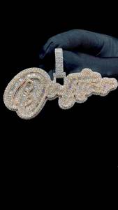 Pendentif personnalisé en argent 925 et moissanite, plaqué or 18 carats bicolore, serti de griffes, lettre initiale en écriture cursive, style hip-hop, luxe, unisexe - Product Image 3