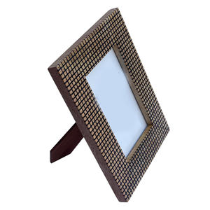 Marco de Fotos de Madera Sólida Premium Hecho a Mano de 4x6 Pulgadas para Exhibición en Mesa, Decoración Rústica Elegante para Hogar, Oficina y Sala de Estar - Product Image 5