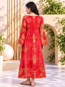 Vestido maxi bohemio rojo con efecto tie-dye para mujer, cuello en V, manga acampanada, de gasa, línea A, informal, para verano. - Product Image 2