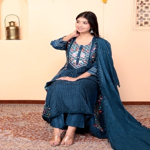 Conjunto de Kurta Anarkali de Rayón Azul Verde Elegante y Estilizado NIYANI con Dupatta Bordada Detallada para Fiestas y Eventos, Largo hasta el Tobillo - Product Image 5