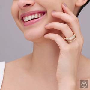 แหวนคริสตัลพราวของปราโอสายสามเส้นหรูหราและหรูหรา - Product Image 3