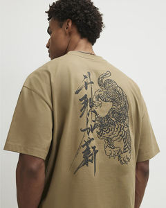 Ensemble T-shirts et shorts 100 % coton épais imprimés sur mesure, styles graphiques DTG personnalisés, vêtements en gros - Product Image 4