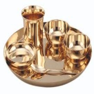 Ensemble de vaisselle Thali en bronze / Kansa de haute qualité, 5 pièces, avec bols, pudding et verre, pour les bienfaits pour la santé, le yoga et le style vintage - Product Image 3