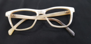 Montura de gafas auténtica hecha a mano con cuerno de animal, montura de cristal óptico unisex a la moda a la venta a granel - Product Image 2