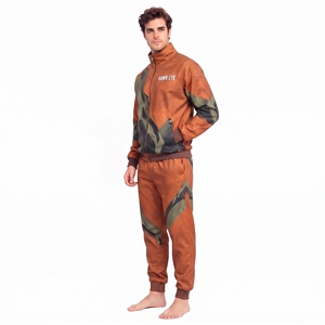 Conjunto personalizado de top y pantalones deportivos de corte regular, chaqueta con cuello alto y cremallera completa, chándal para hombre con estampado de sublimación personalizado. - Product Image 3