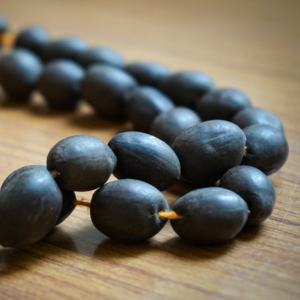 ลูกประคำพรีเมียม Kamal Gatta Lotus Beads จำนวน 108 เม็ด ทำจากไม้ สร้อยคอสำหรับสวดมนต์ เครื่องประดับทางจิตวิญญาณ ขายส่งจำนวนมาก - Product Image 2