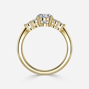 Anillo Floral de Diamante Ovalado Cultivado en Laboratorio de 4.50CT, Oro Amarillo, Joyería Nupcial con Engaste de Puntas - Product Image 1