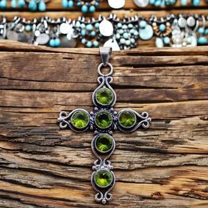 Collar con colgante de Cruz de peridoto verde elegante de plata antigua, joyería de piedras preciosas Vintage, ajuste de bisel hecho a mano para hombres y mujeres espiritual - Product Image 3