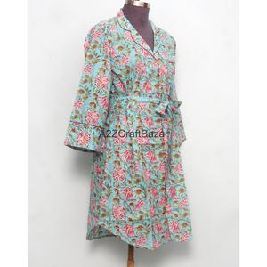 Hermoso Vestido de Noche Hecho a Mano con Estampado Floral, Mangas Campana, Transpirable, Corte Recto, Cierre con Botones, Cómodo - Product Image 5