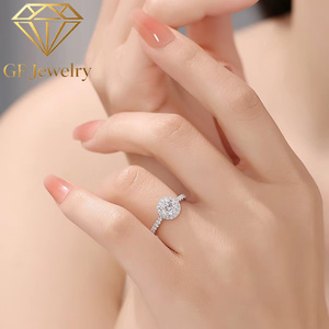 Anillo de Compromiso de Oro Blanco de 14K con Diamante Cultivado en Laboratorio de Corte Redondo y Halo, Joyería Nupcial con Pavé en el Hombro, Certificado IGI - Product Image 5