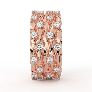 Anillo llamativo de oro amarillo con diseño de cinta entrecruzada, acabado grabado con textura de corteza y entramado de diamantes redondos, joyería fina. - Product Image 6