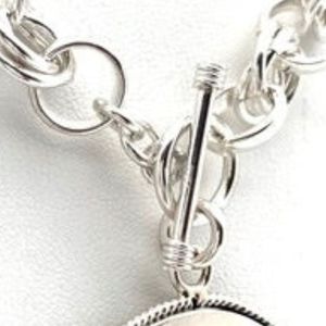 Collar AKA de Triple Eslabón, Elegante Cadena Chapada en Oro, Joyería para Mujer, Accesorio de Moda de Lujo con un Elegante Diseño de Triple Eslabón - Product Image 6