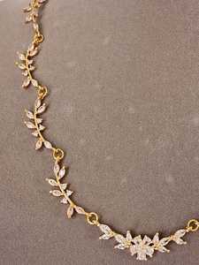 Collier romantique vintage plaqué or avec fleur en cristal naturel, pendentif élégant pour femme, idéal pour mariage, soirée ou fiançailles - Product Image 4