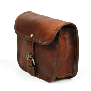 Sac de voyage en cuir marron de style vintage avec fermeture à glissière robuste et poignée souple - Product Image 2